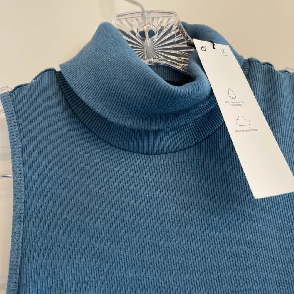 NWT Zara Woman’s Ribbed Midi Blue Dress Short Sleeve
Size: Small - Picture 8 of 8